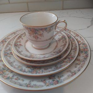 Noritake Ivory China 5 Piece Place Setting - Gallery